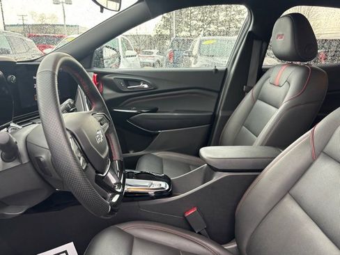 Certified 2025 Chevrolet Trax RS w/ Sunroof Package image 12