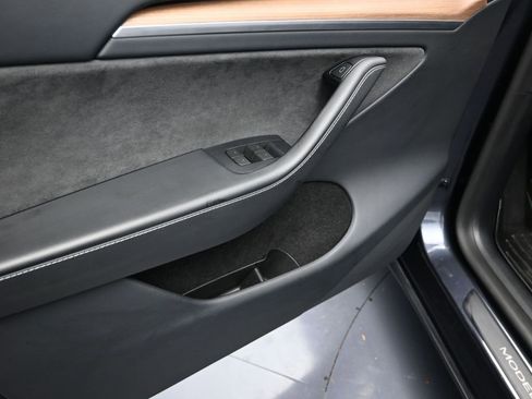 Used 2024 Tesla Model Y Long Range image 11