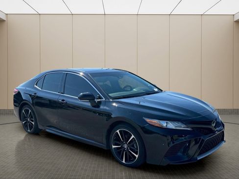 Used 2019 Toyota Camry XSE FWD image 2