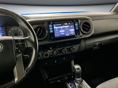 Used 2017 Toyota Tacoma TRD Off-Road w/ Tow Package image 10