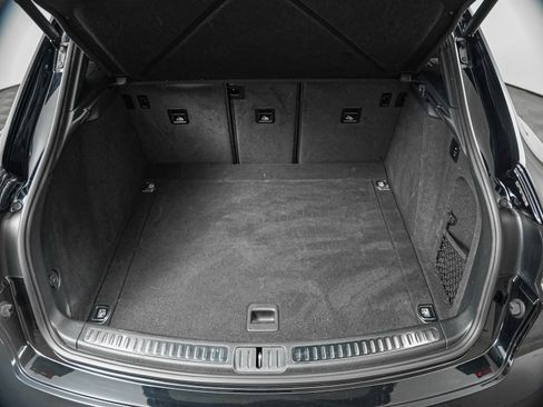 Certified 2023 Porsche Macan S AWD/4WD image 29