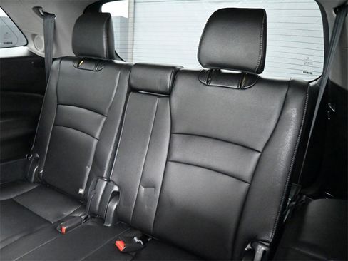 Used 2018 Honda Pilot Touring image 21