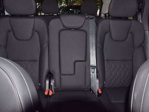 Used 2025 Volvo XC90 B6 Plus image 21
