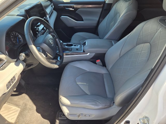 Used 2021 Toyota Highlander Platinum AWD/4WD image 11