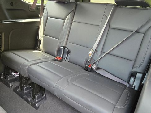 Used 2025 Chevrolet Suburban LT AWD/4WD image 17