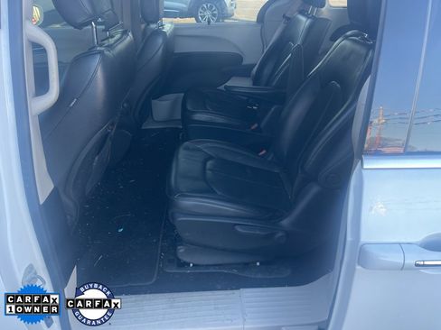 Used 2021 Chrysler Pacifica Touring-L image 5