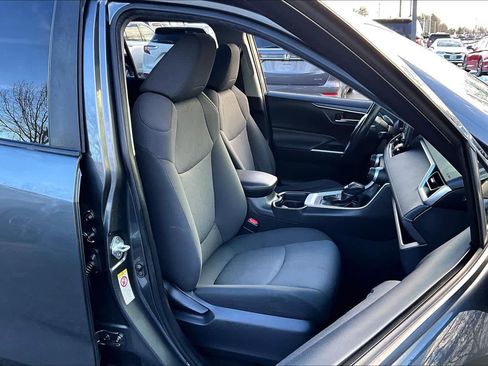 Used 2019 Toyota RAV4 XLE image 7