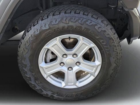 Used 2021 Jeep Wrangler Sport S image 9