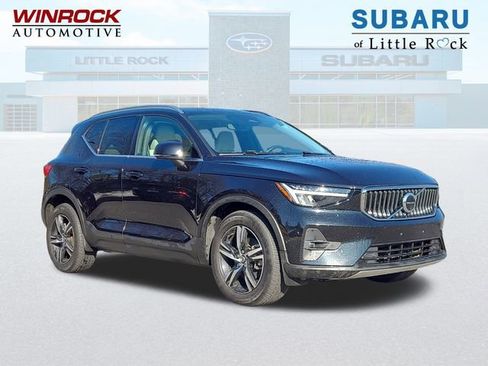 Used 2023 Volvo XC40 B5 Plus image 1