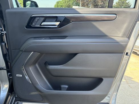 New 2026 Chevrolet Suburban Premier AWD/4WD image 16