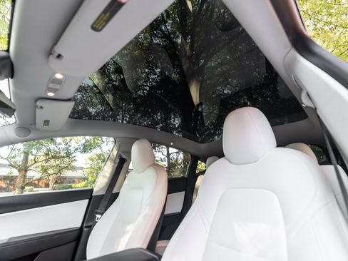 Used 2020 Tesla Model Y Long Range AWD/4WD image 15