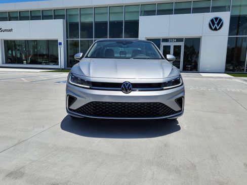 New 2025 Volkswagen Jetta SE image 2