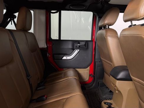 Used 2013 Jeep Wrangler Unlimited Sahara w/ Connectivity Group AWD/4WD image 27