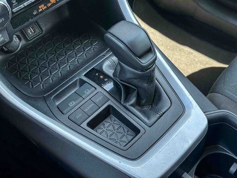 Used 2025 Toyota RAV4 XLE FWD image 33