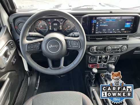 Used 2025 Jeep Wrangler Rubicon image 12