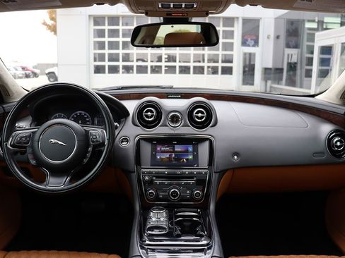 Used 2016 Jaguar XJ L Supercharged image 14