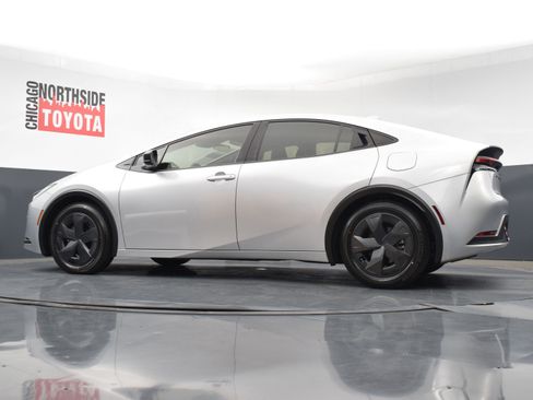 Used 2025 Toyota Prius LE image 25