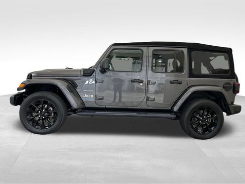 Used 2023 Jeep Wrangler Unlimited Sahara w/ Cold Weather Group AWD/4WD image 2