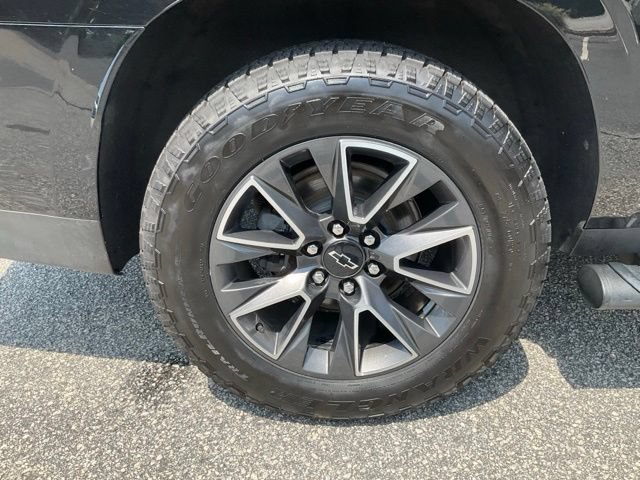 Used 2021 Chevrolet Suburban Z71 w/ Z71 Off-Road Package AWD/4WD image 27