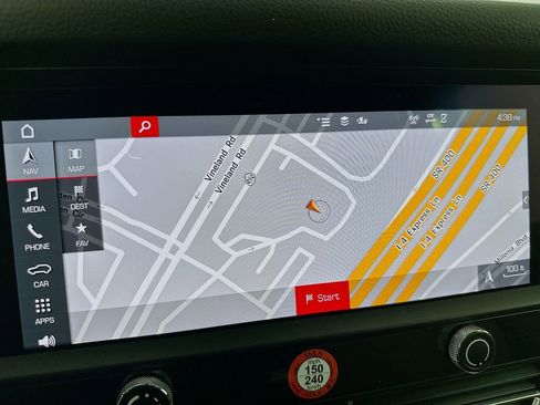 Used 2025 Porsche Macan image 16