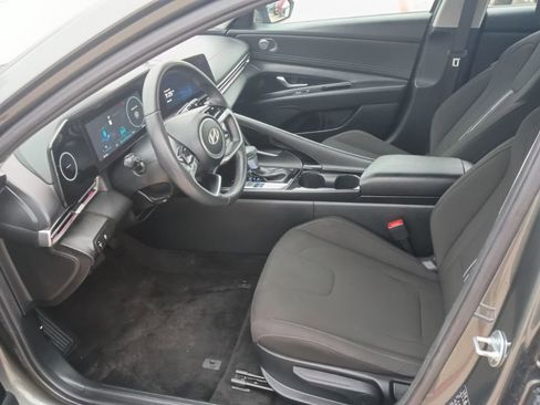 Used 2025 Hyundai Elantra SEL FWD image 4