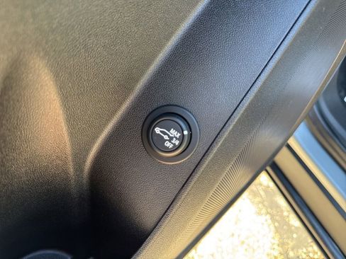 Used 2024 Chevrolet Equinox LT AWD/4WD image 12