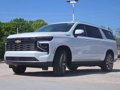 New 2026 Chevrolet Suburban High Country AWD/4WD image 15