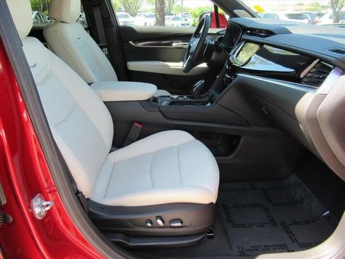Used 2024 Cadillac XT6 Sport w/ Technology Package AWD/4WD image 11