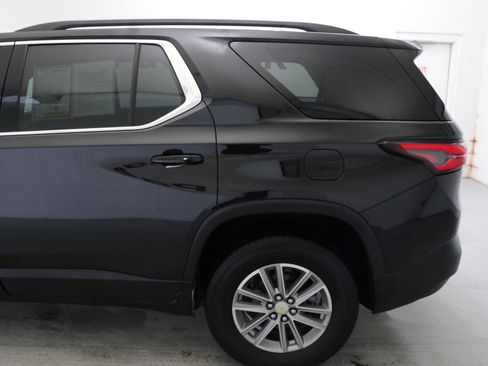 Used 2022 Chevrolet Traverse LT image 5