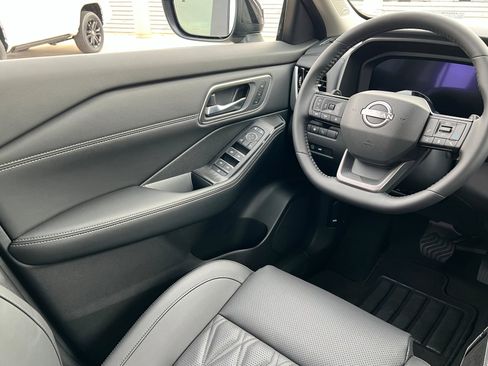 New 2026 Nissan Rogue Platinum image 11