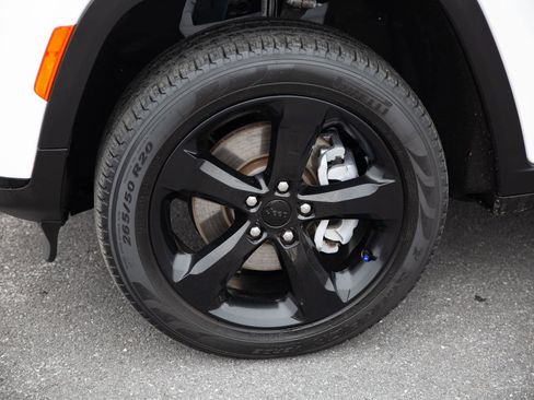 Used 2023 Jeep Grand Cherokee L Limited w/ Black Appearance Package image 19