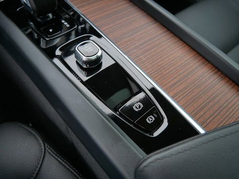 Certified 2025 Volvo V60 B5 Cross Country Plus image 18