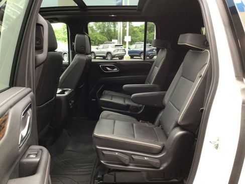 Used 2024 Chevrolet Suburban Premier AWD/4WD image 35