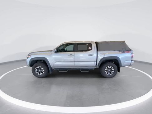 Used 2020 Toyota Tacoma TRD Off-Road w/ TRD Premium Off Road Package AWD/4WD image 5