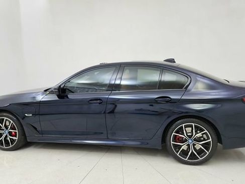 Used 2023 BMW 530e xDrive w/ Premium Package image 4