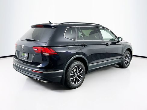 Used 2020 Volkswagen Tiguan SE w/ Panoramic Sunroof Package image 9