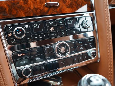 Used 2011 Bentley Mulsanne image 41