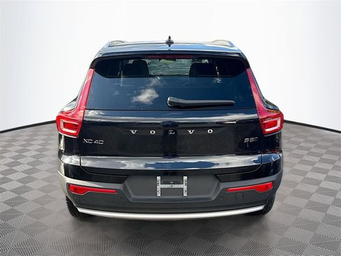 Used 2024 Volvo XC40 B5 Plus image 7