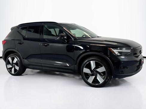 Used 2023 Volvo XC40 Recharge Ultimate image 3