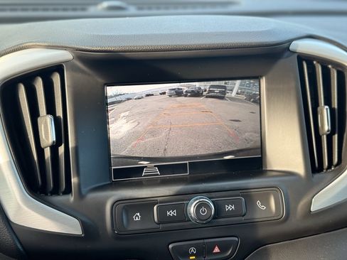 Used 2024 GMC Terrain SLE image 20