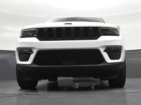 Used 2024 Jeep Grand Cherokee Limited w/ Black Appearance Package AWD/4WD image 30
