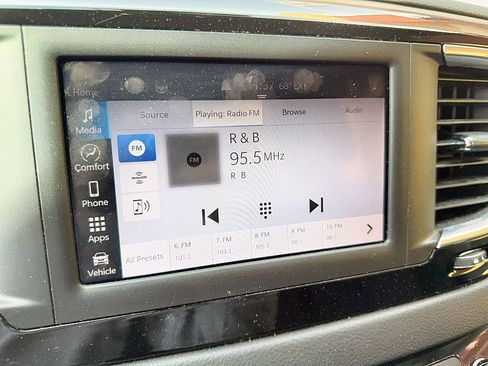 Used 2023 Chrysler Voyager LX image 11