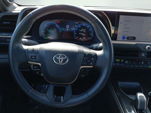 Used 2024 Toyota Crown Limited image 37