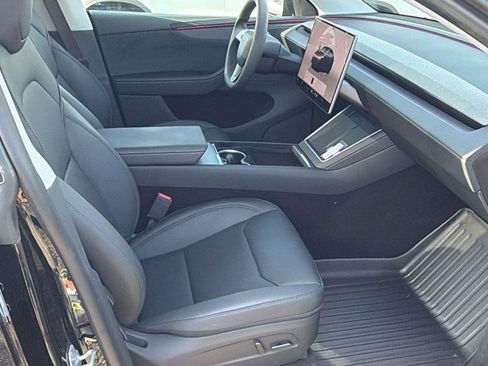 Used 2026 Tesla Model Y 2WD image 19
