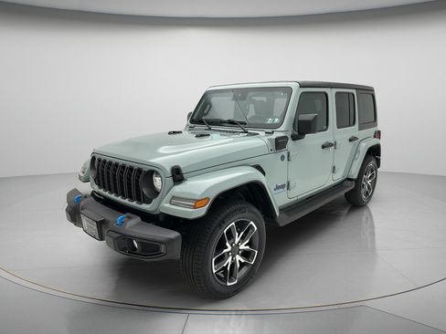 Used 2024 Jeep Wrangler Unlimited w/ Convenience Group AWD/4WD image 3