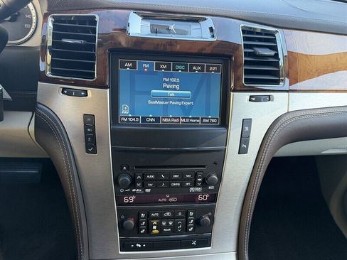 Used 2011 Cadillac Escalade Platinum image 39