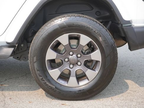Used 2018 Jeep Wrangler Unlimited Sahara AWD/4WD image 11