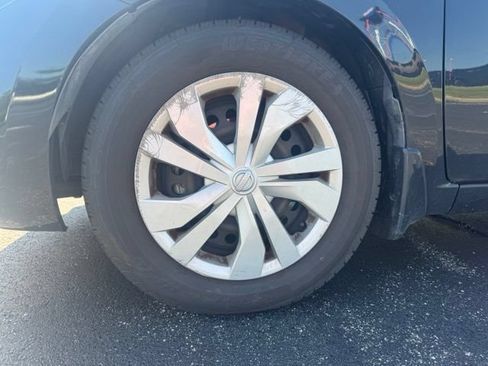 Used 2021 Nissan Versa S FWD image 12