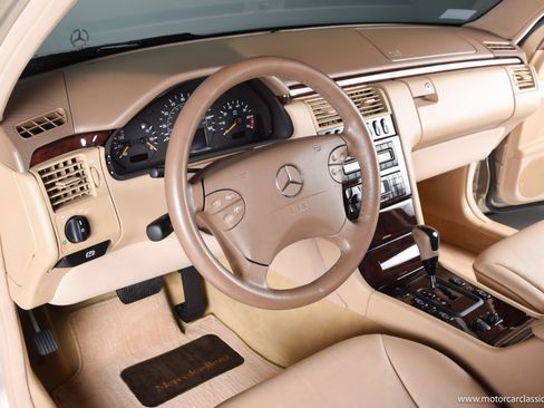 Used 2001 Mercedes-Benz E 320 Sedan image 21