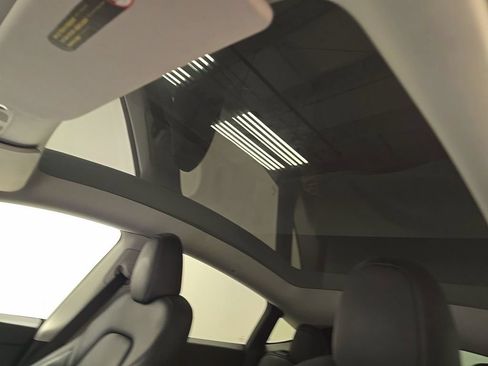 Used 2023 Tesla Model Y 2WD image 10